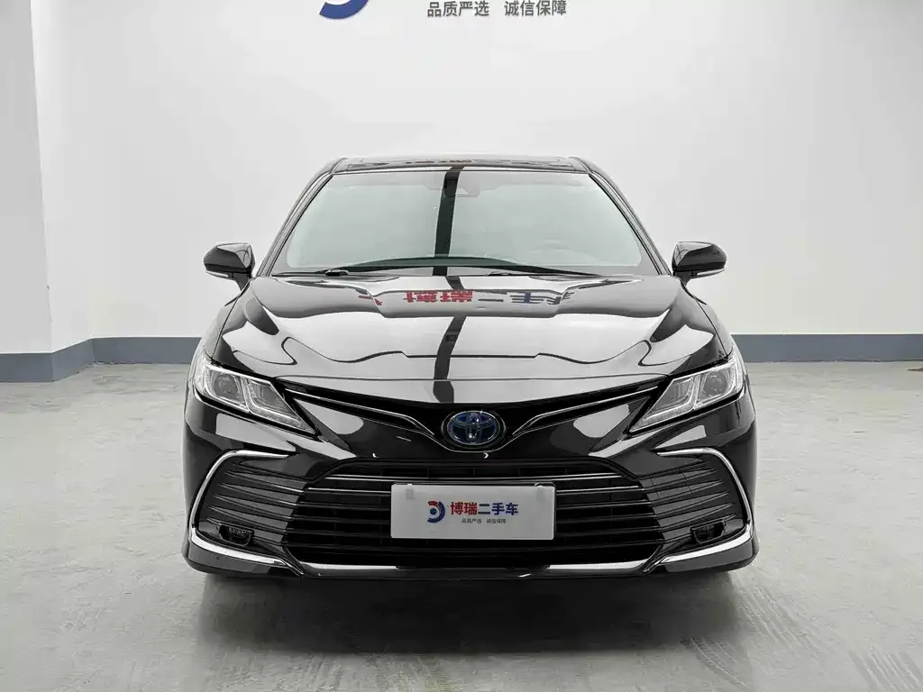 Toyota Camry — фото 3