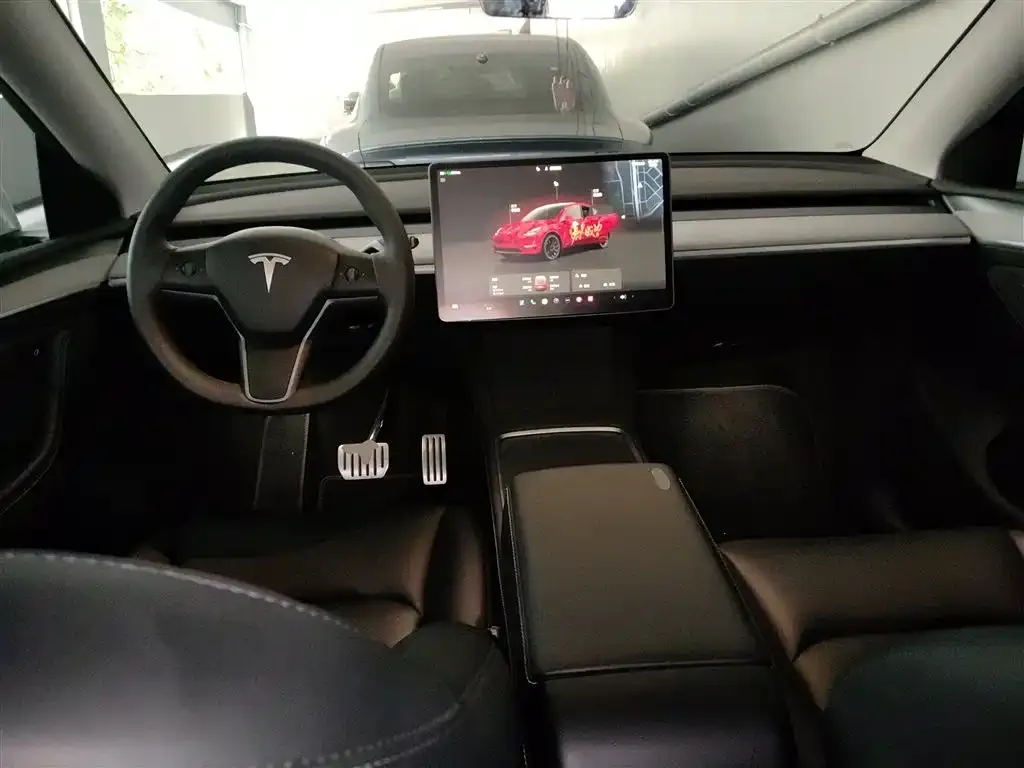 Tesla Model Y — фото 10