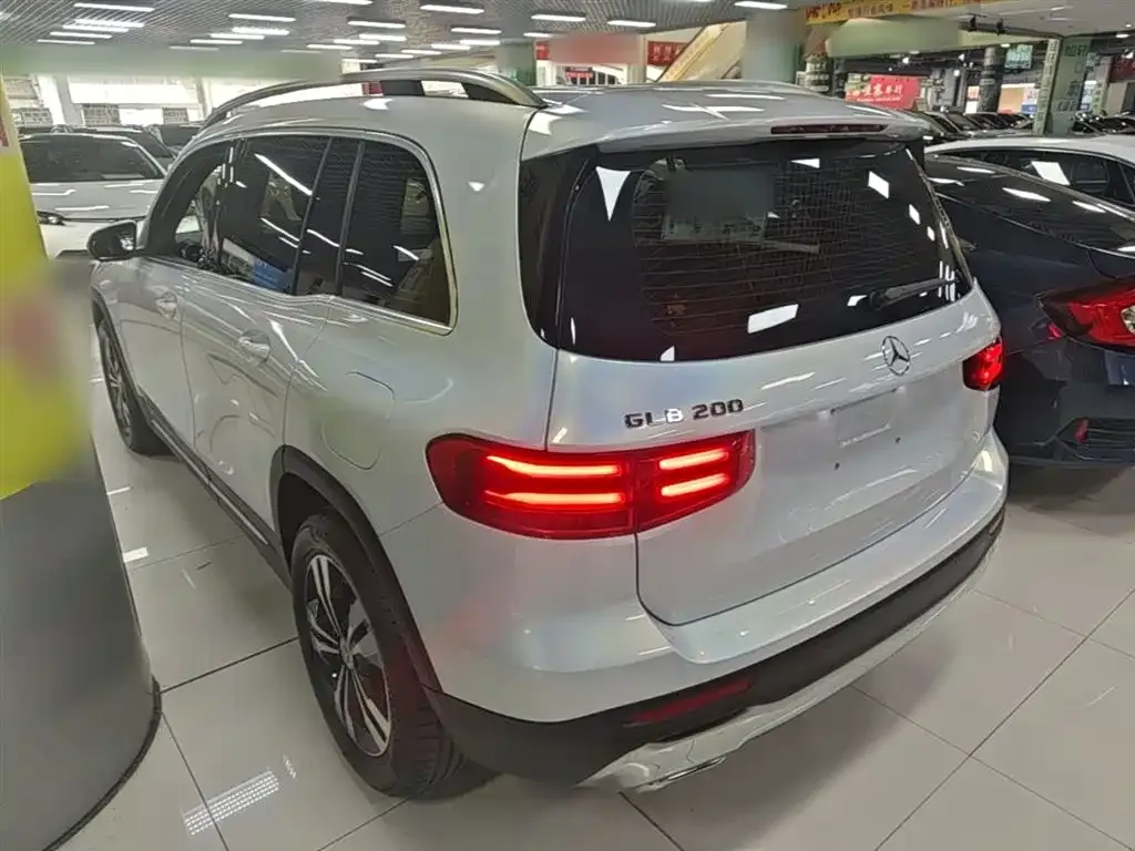 Mercedes-Benz GLB — фото 10