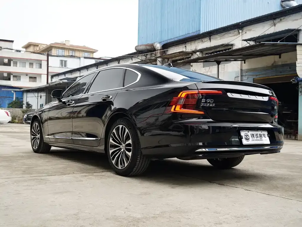 Volvo S90 — фото 4