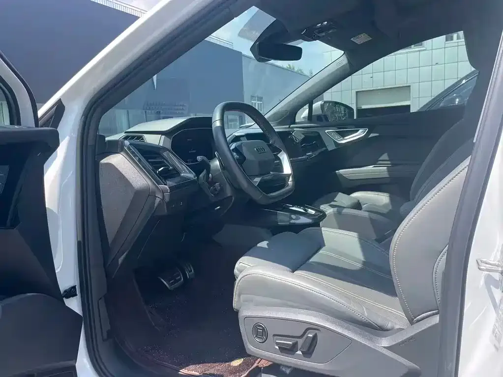 Audi Q4 e-tron — фото 10