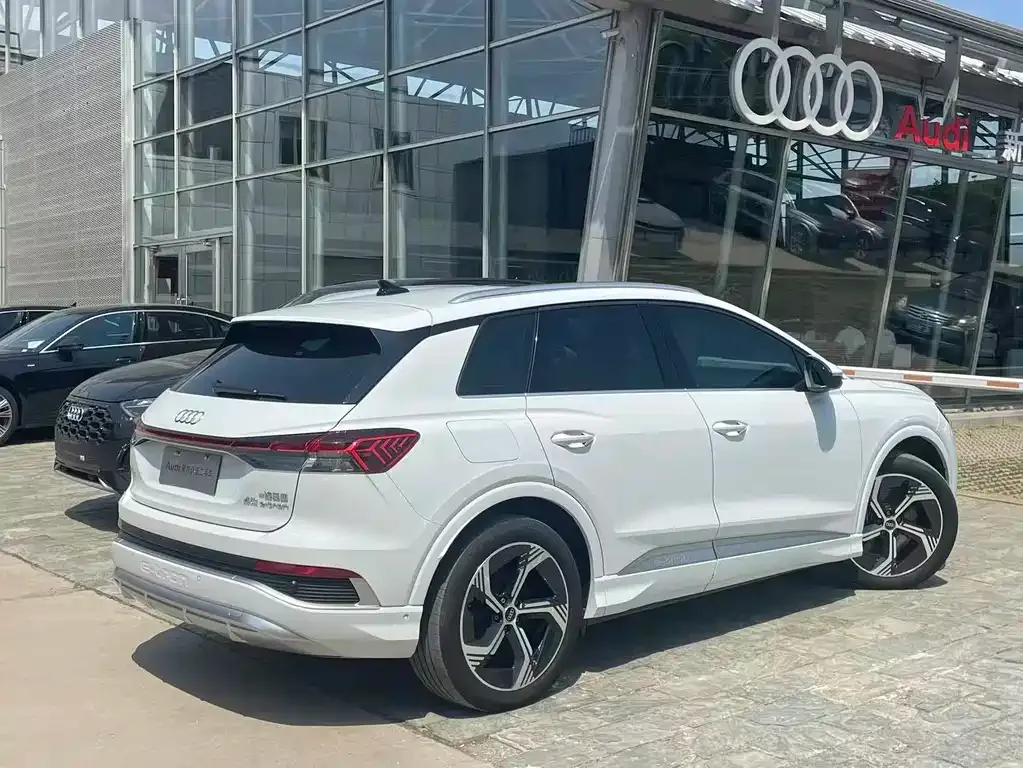 Audi Q4 e-tron — фото 8