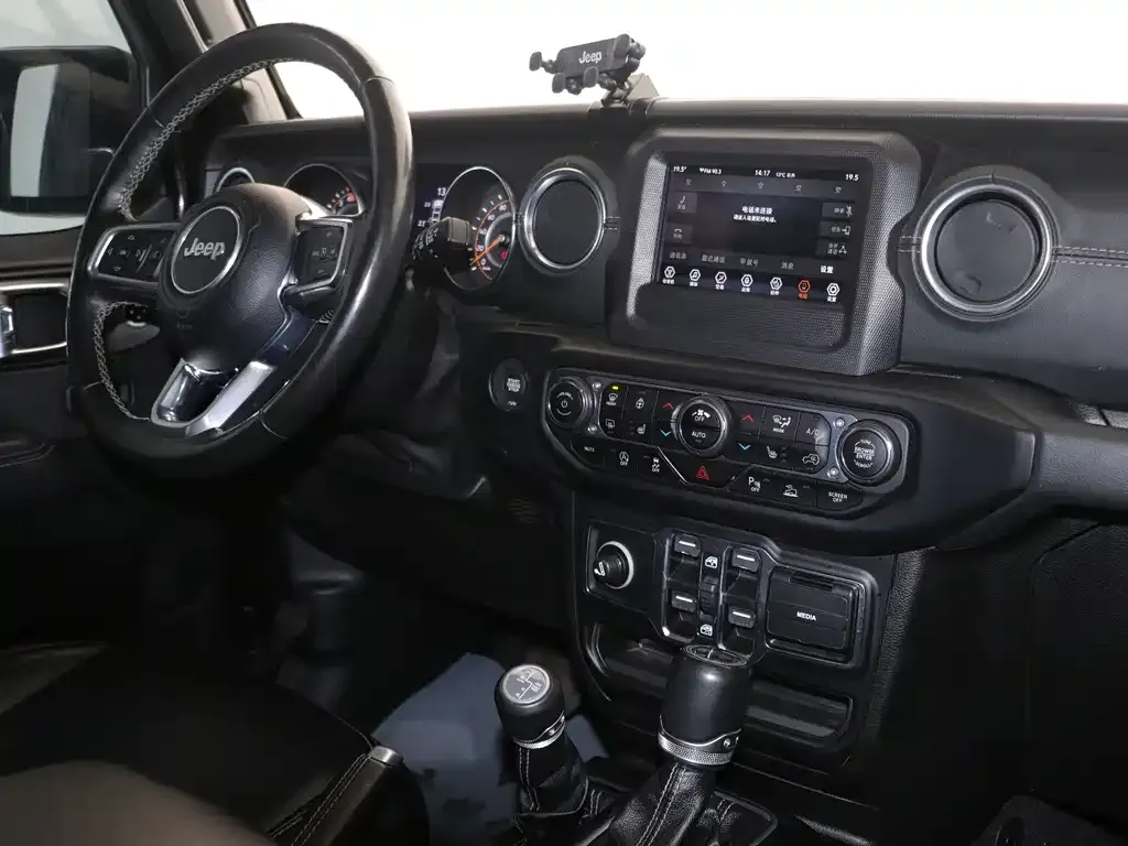 Jeep Wrangler — фото 10