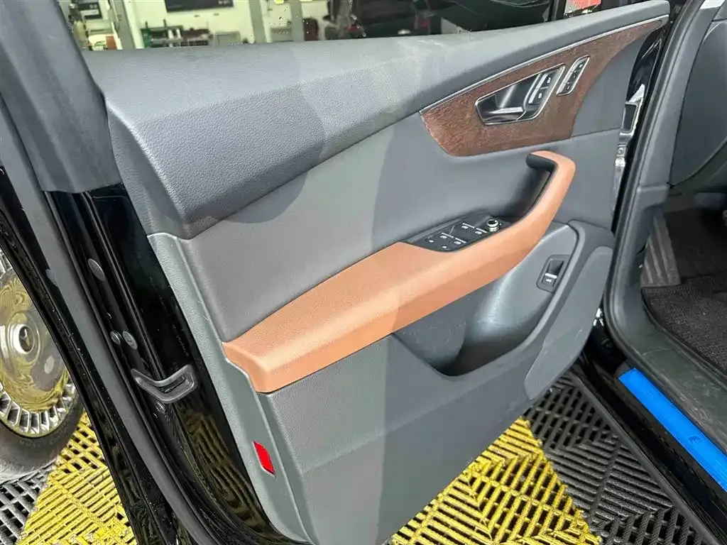 Audi Q7 2021 из CN, фото 4