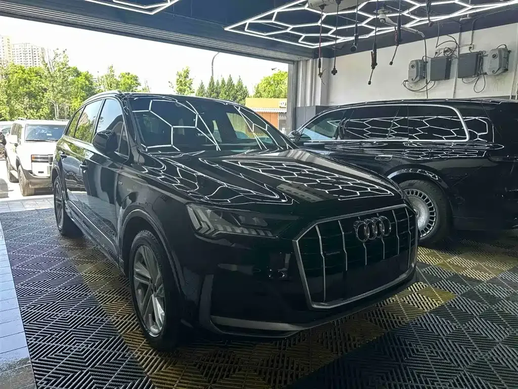 Audi Q7 2021 из CN, фото 5