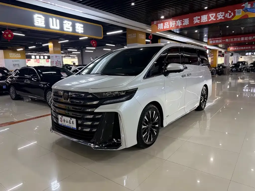 Toyota Vellfire — фото 1