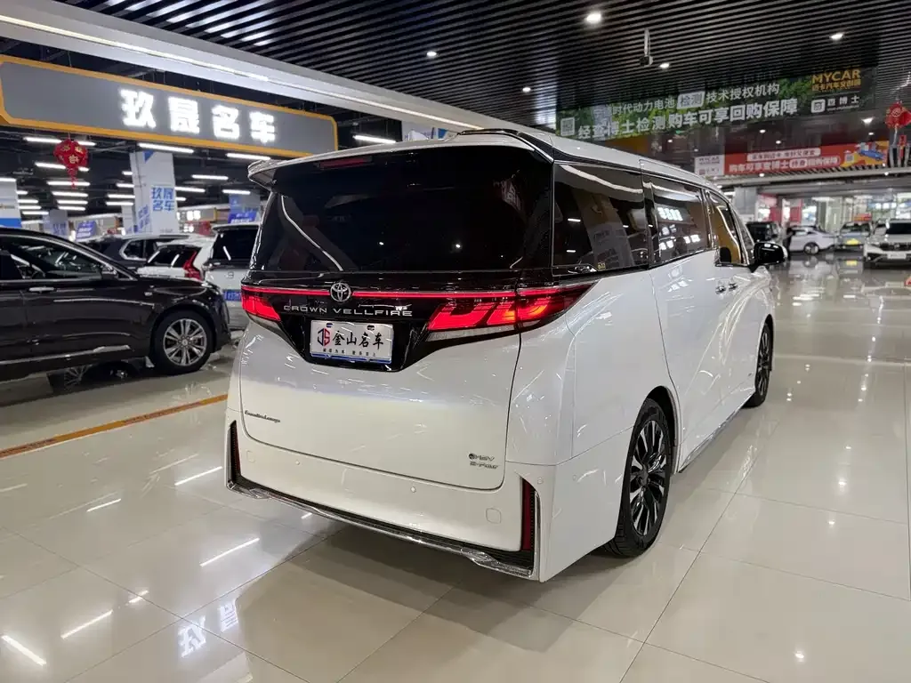 Toyota Vellfire — фото 4
