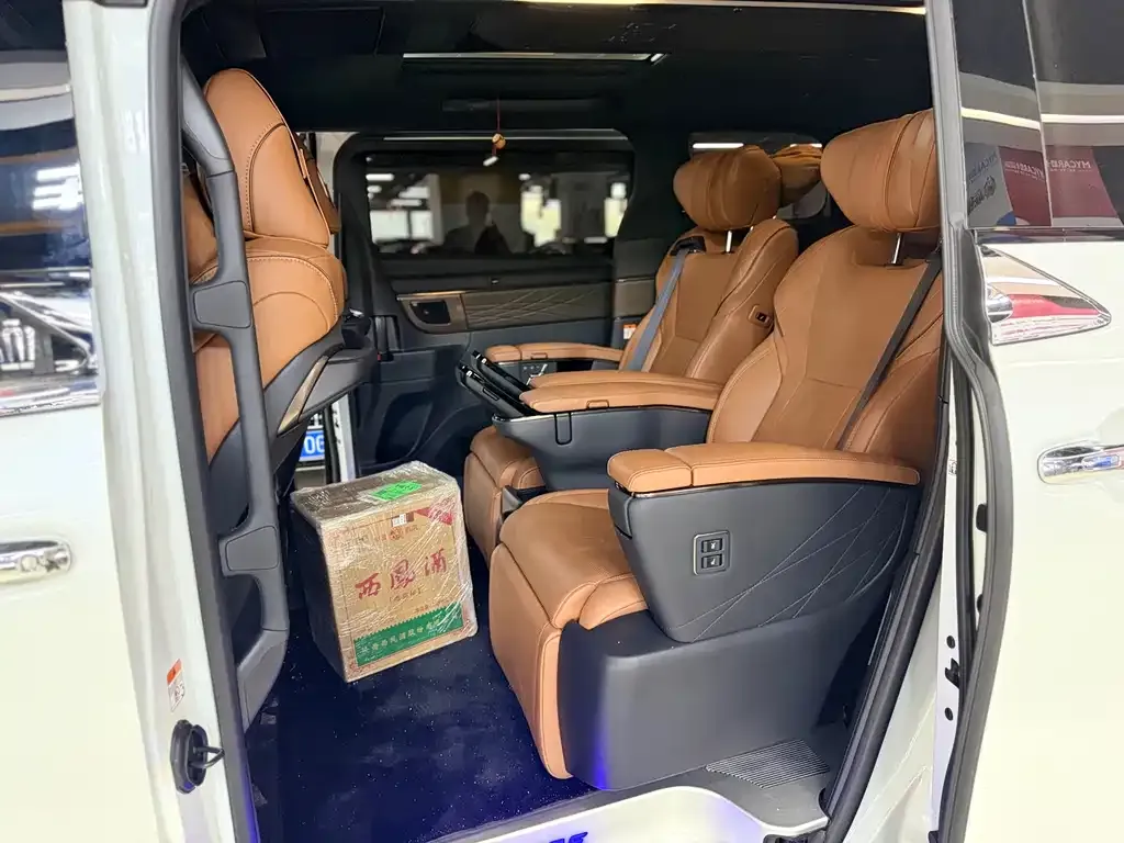 Toyota Vellfire — фото 6