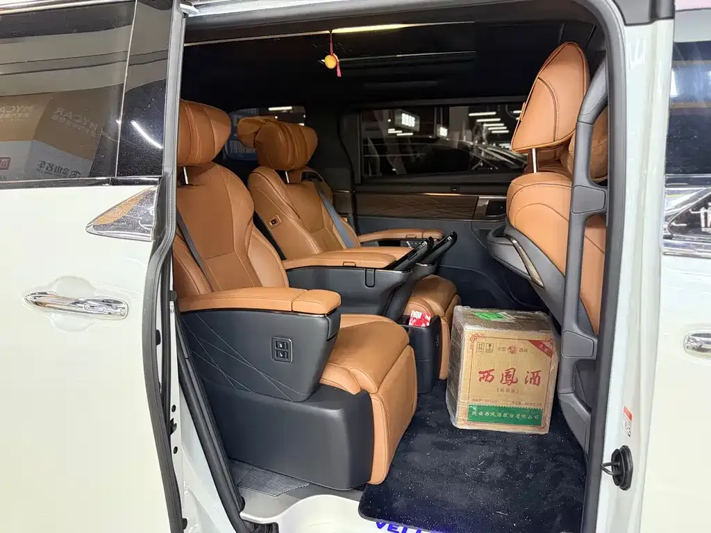 Toyota Vellfire — фото 7