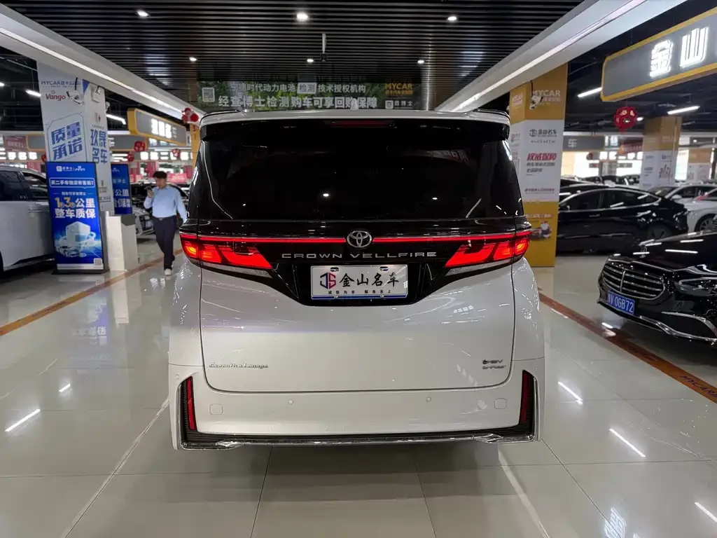 Toyota Vellfire — фото 10