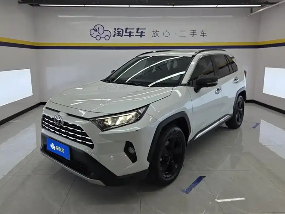 Toyota RAV4 — фото 1