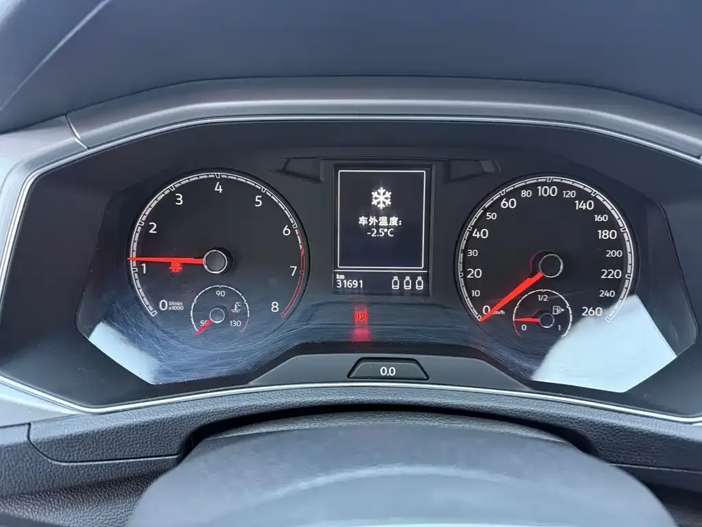 Volkswagen T-Roc — фото 4