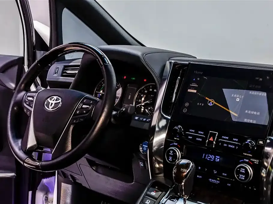 Toyota Alphard — фото 7