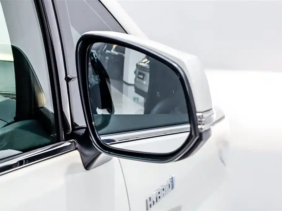 Toyota Alphard — фото 6
