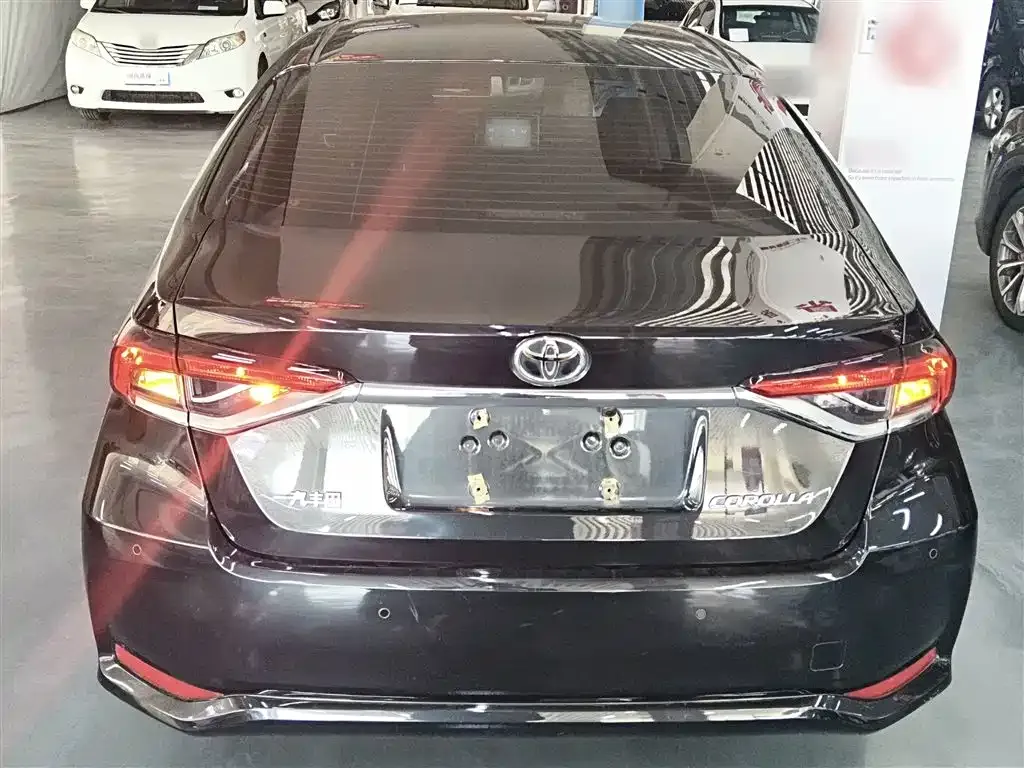 Toyota Corolla — фото 9