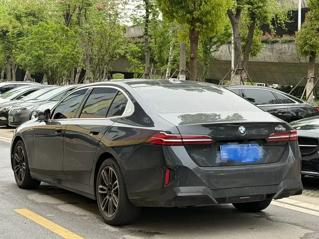 BMW 5 Series — фото 10