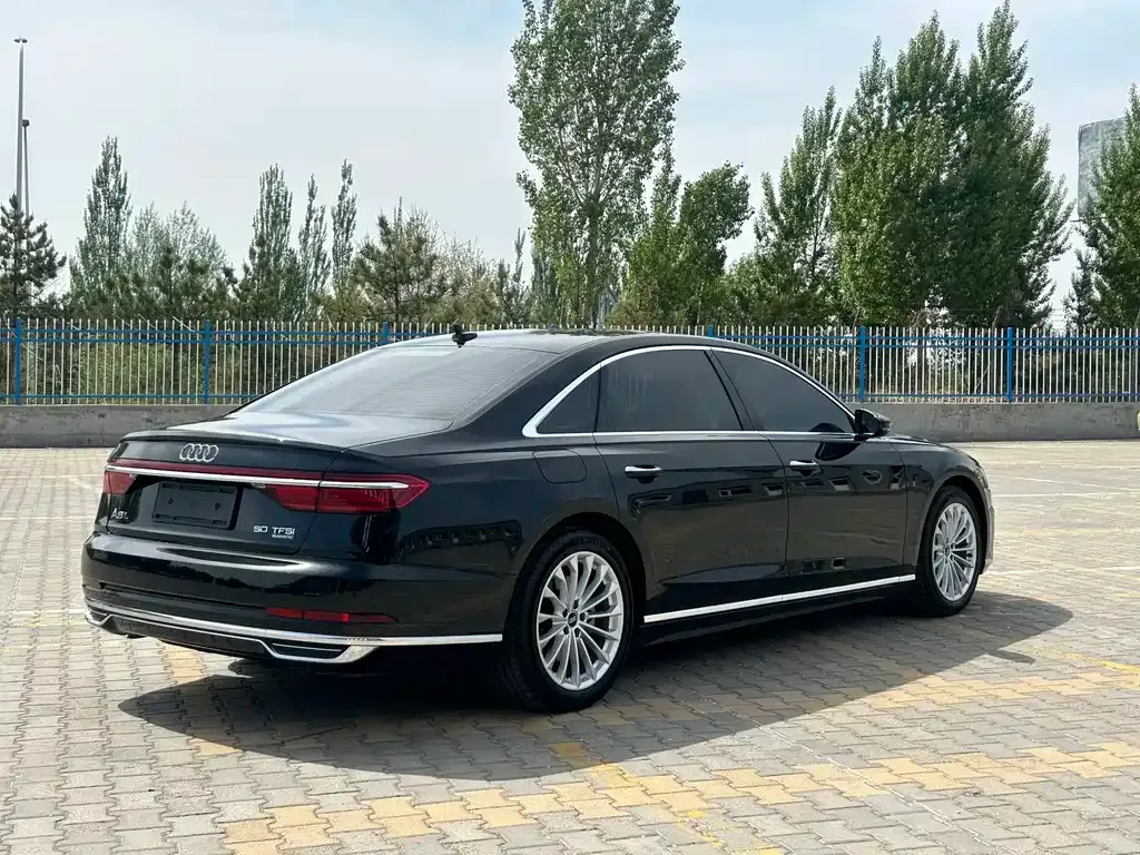 Audi A8 — фото 10