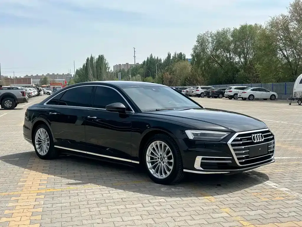 Audi A8 — фото 9