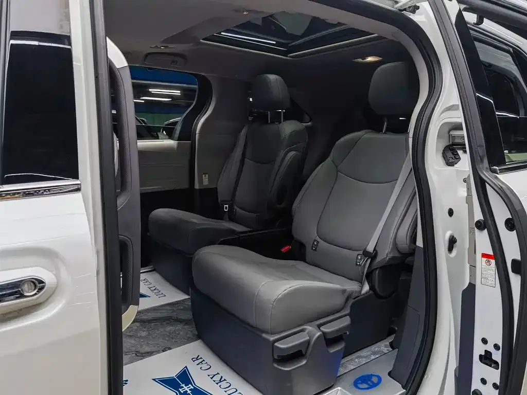 Toyota Granvia — фото 4