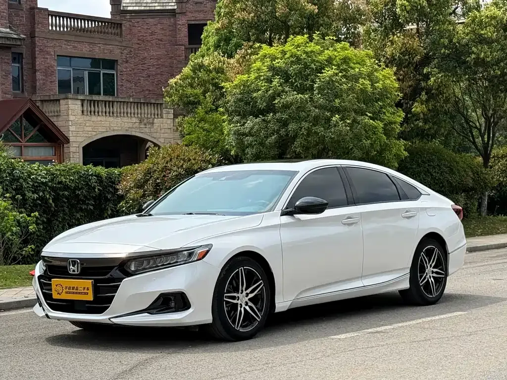 Honda Accord — фото 1
