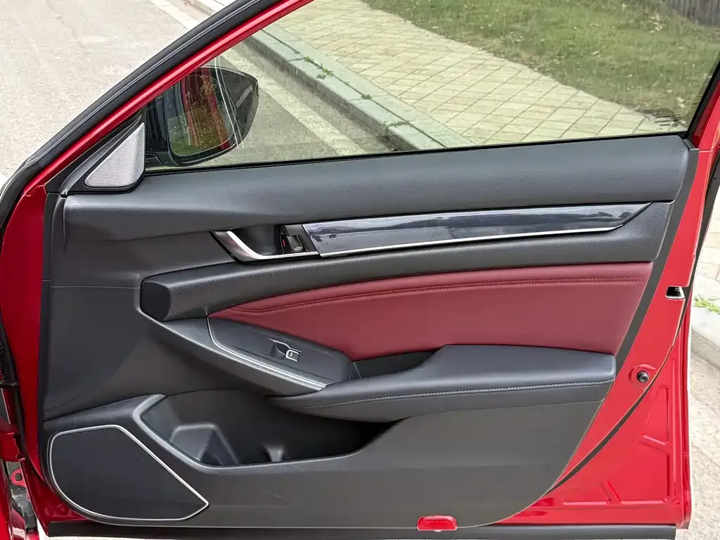 Honda Accord — фото 9