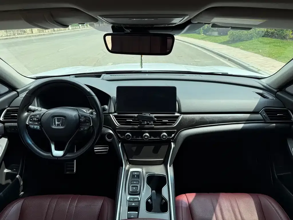 Honda Accord — фото 10