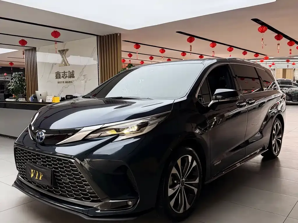 Toyota Granvia — фото 1