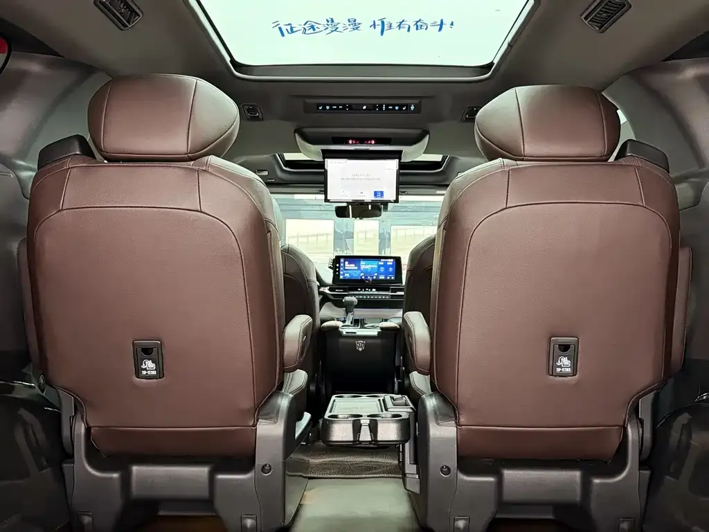 Toyota Granvia — фото 5