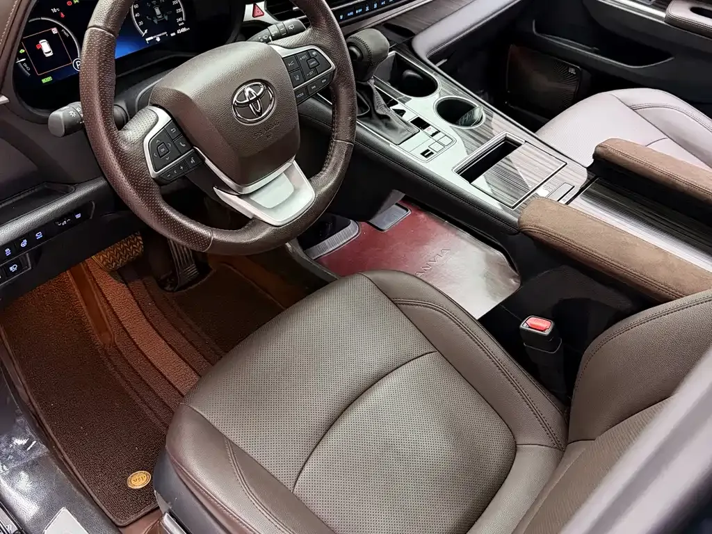 Toyota Granvia — фото 9