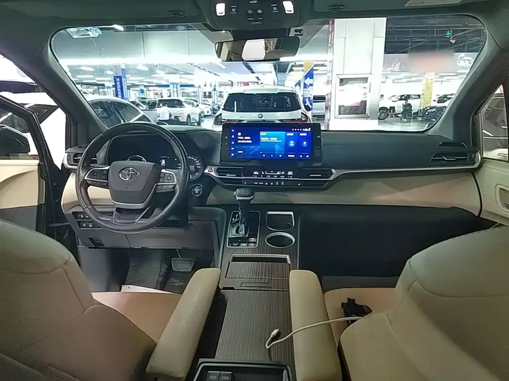 Toyota Granvia — фото 8