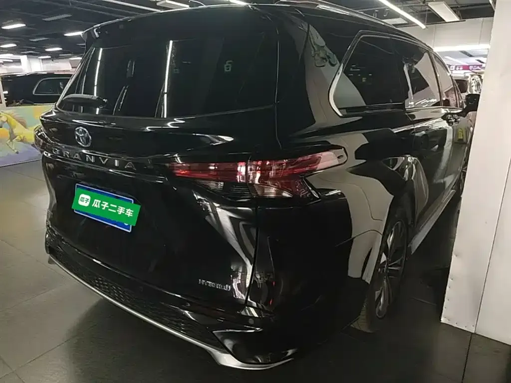 Toyota Granvia — фото 5