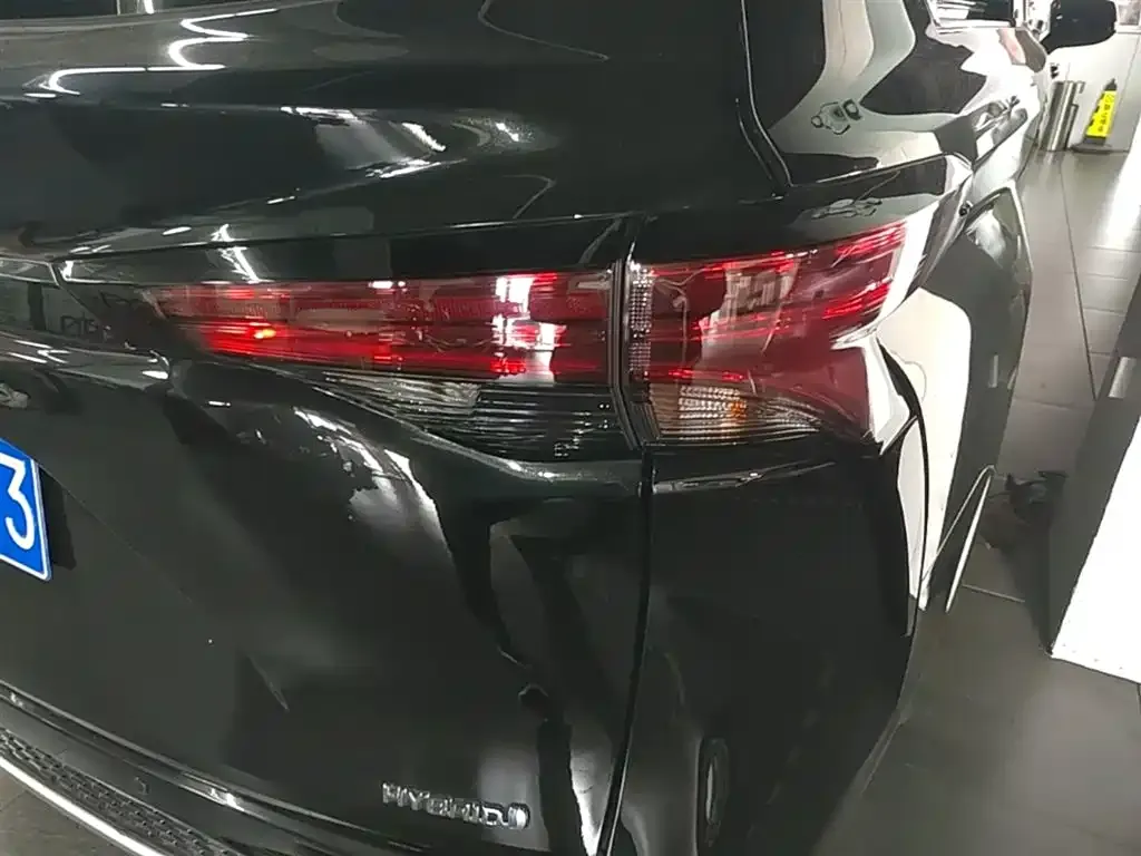 Toyota Granvia — фото 3