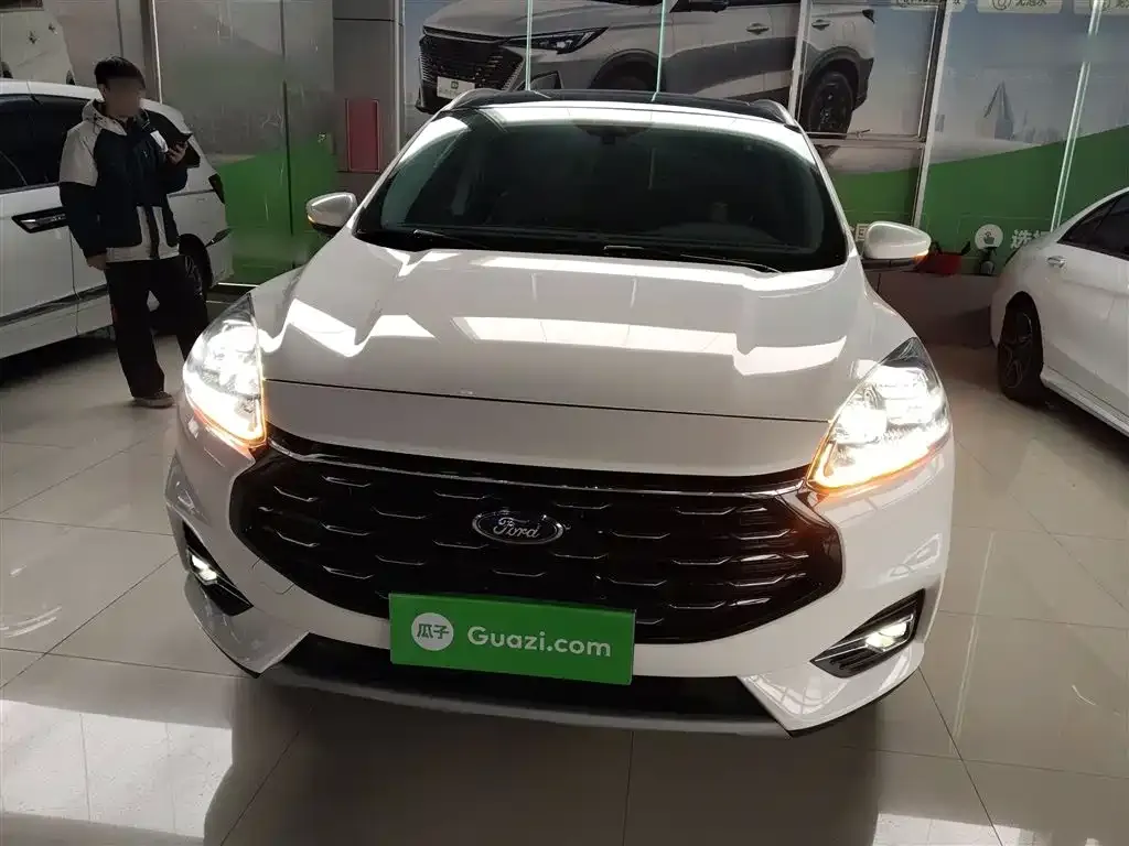 Ford Escape 2023 из CN, фото 5