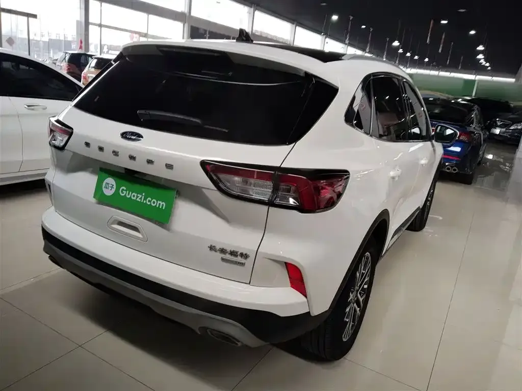Ford Escape 2023 из CN, фото 2