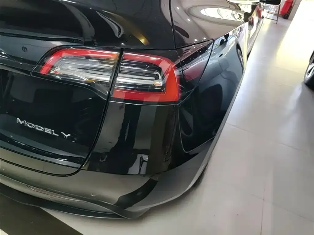 Tesla Model Y — фото 5