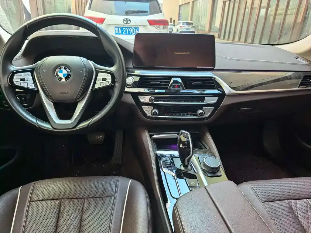 BMW 5 Series — фото 10