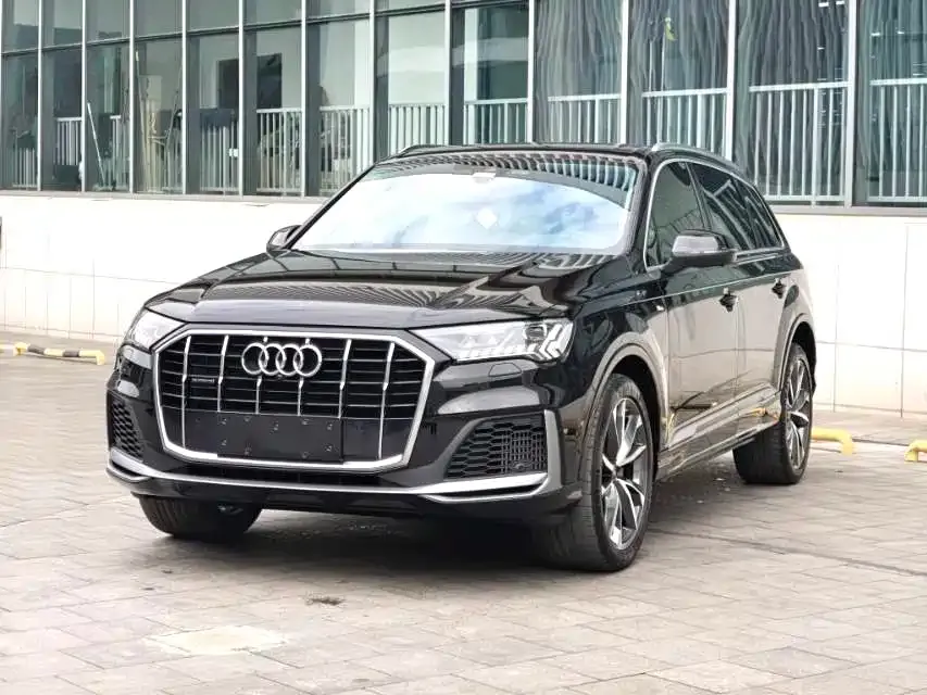 Audi Q7 — фото 1