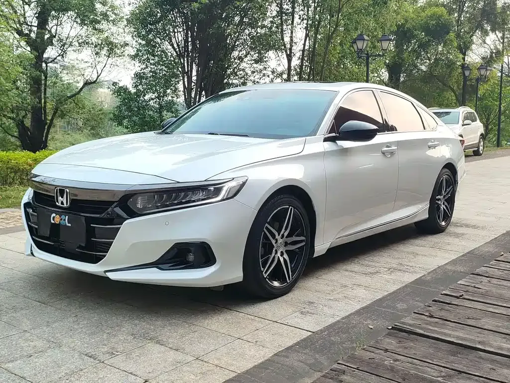 Honda Accord — фото 1