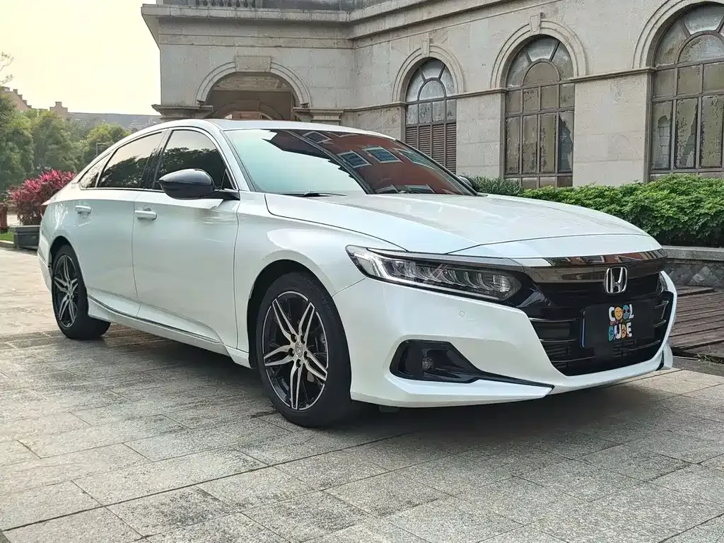 Honda Accord — фото 8
