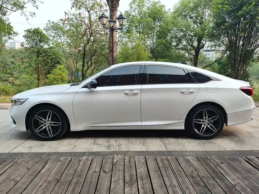 Honda Accord — фото 9