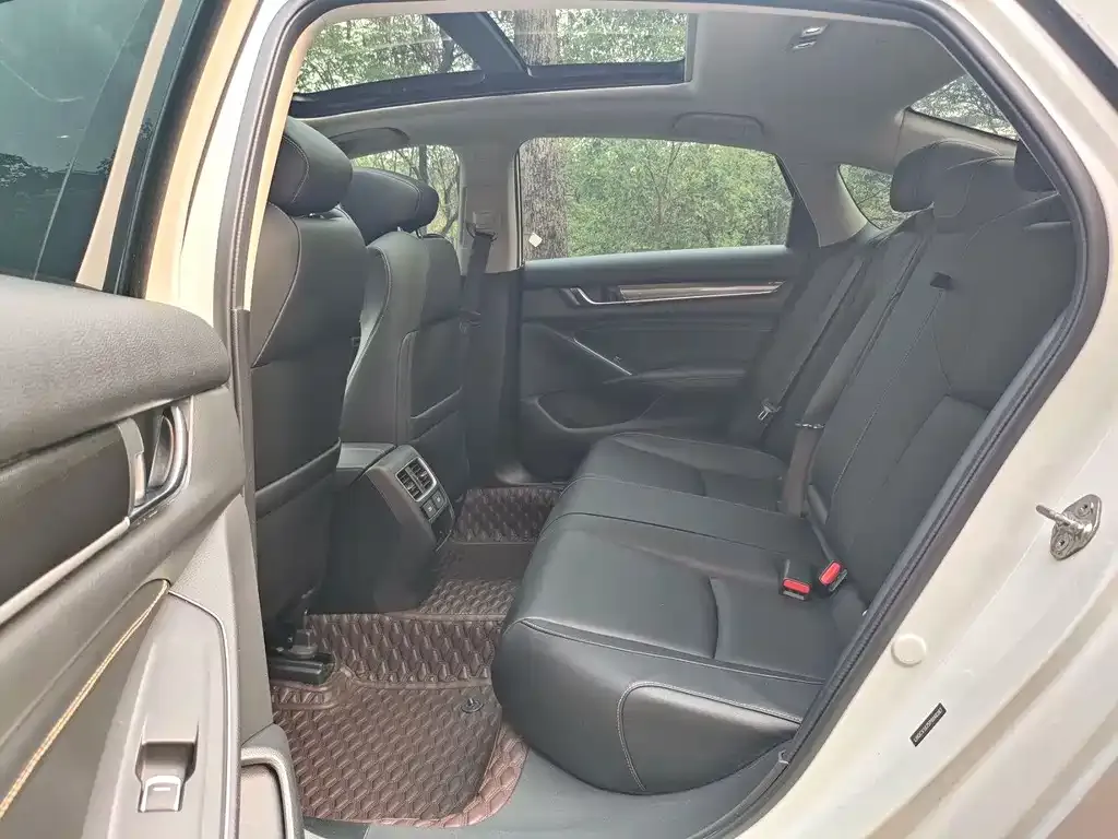 Honda Accord — фото 6