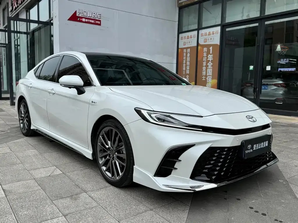 Toyota Camry — фото 9