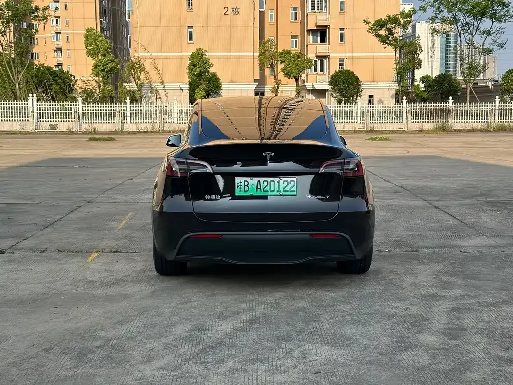 Tesla Model Y — фото 2