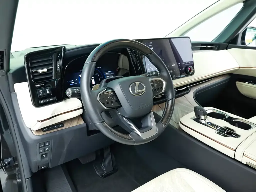 Lexus LM — фото 4