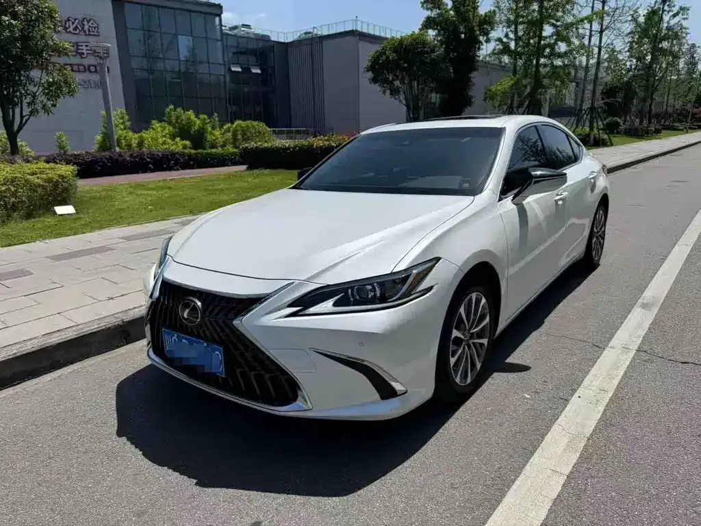 Lexus ES — фото 1