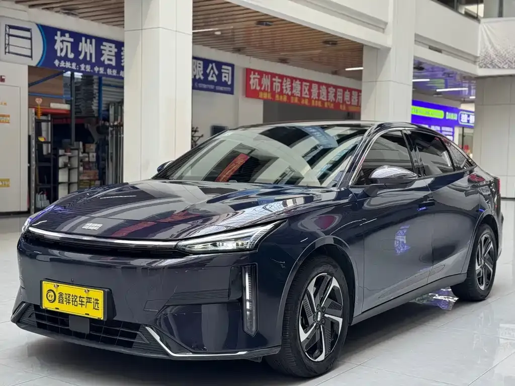 Geely Galaxy L6 — фото 1