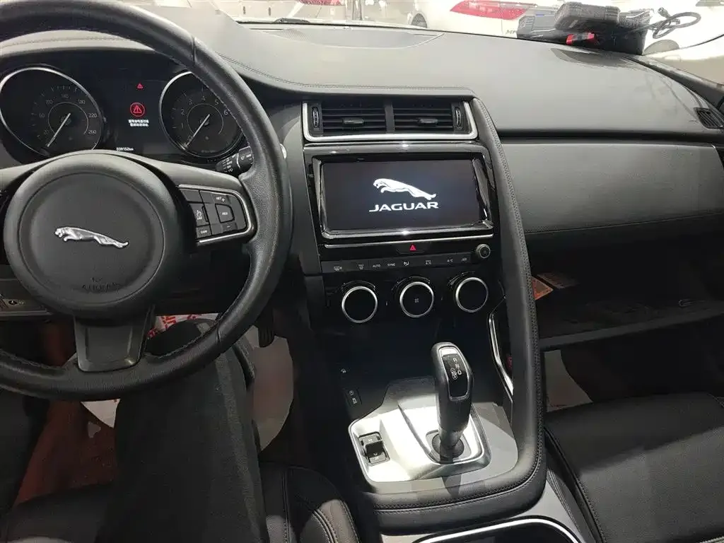Jaguar E-PACE 2023 из CN, фото 7