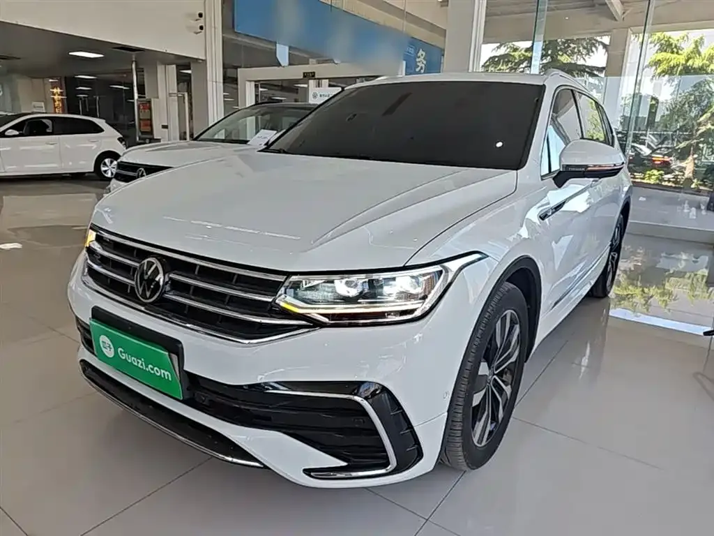 Volkswagen Tiguan L — фото 9