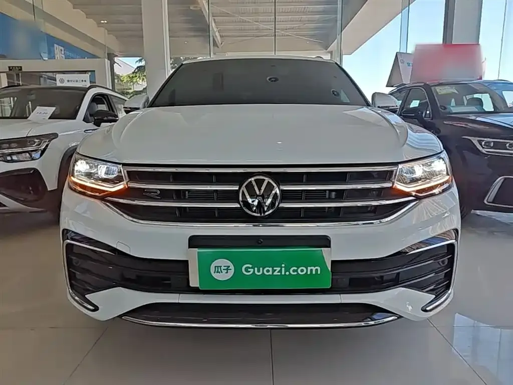 Volkswagen Tiguan L — фото 8