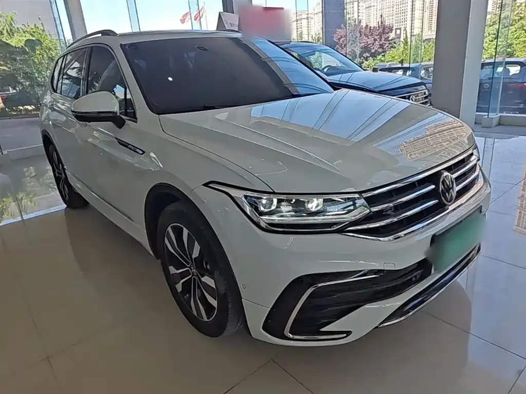 Volkswagen Tiguan L — фото 4